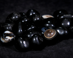 1lb of Tumbled Medium Black Onyx (26mm-32mm)