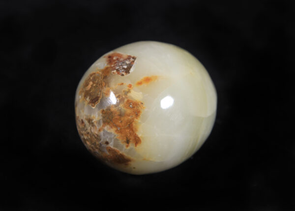 Egg-shaped white and red onyx marble
