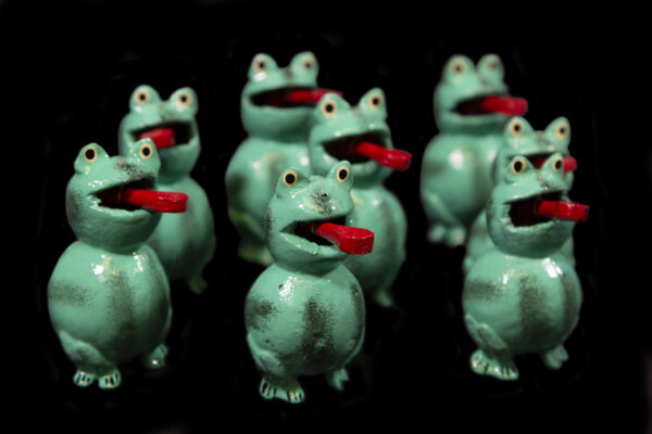 Set of several Green Looseneck Toad Figurines side