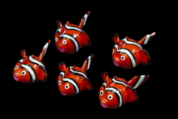 Red LooseNeck Clownfish Figurines side