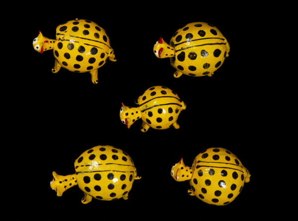 Yellow LooseNeck Cheetah Figurines top